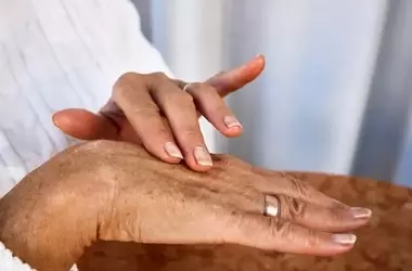 Reversing the Clock: A Dermatologist's Guide to Youthful Hands with Retinol