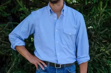 The Enduring Appeal of the Oxford Shirt: A Style Essential