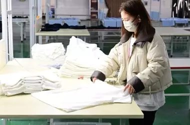 The Dual Edge of Speed in Fashion Production: Efficiency vs. Sustainability