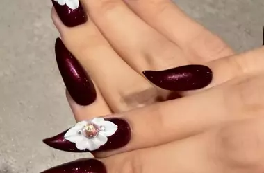 Lisa's Thai Culture-Inspired Manicure Takes Center Stage