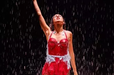 Olivia Rodrigo's Dissolving Dress: A Fusion of Fashion and Performance Art
